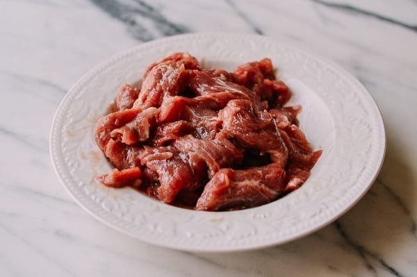 Marinating sliced beef, thewoksoflife.com