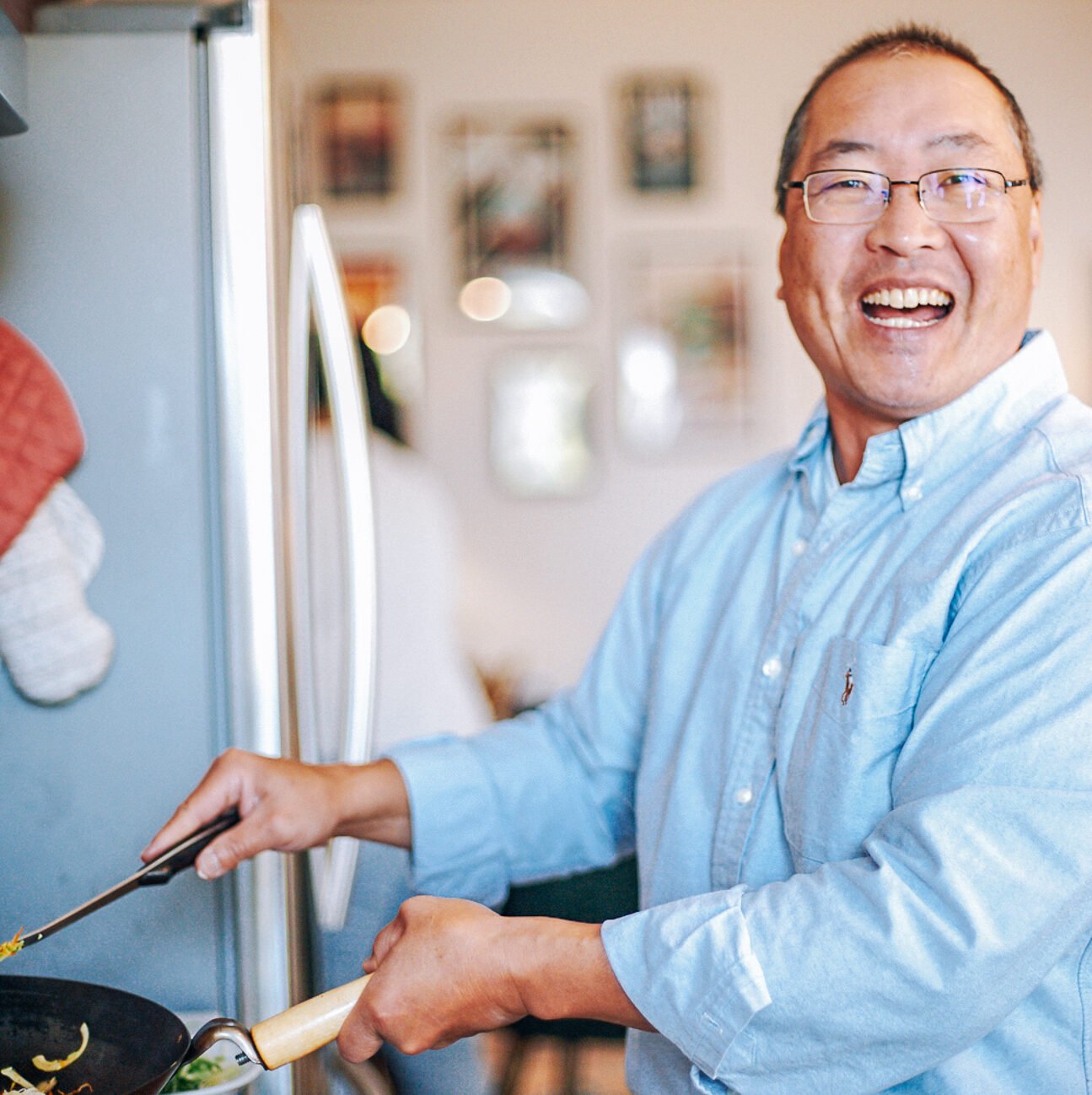 Bill cooking at the stove in Sarah's apartment