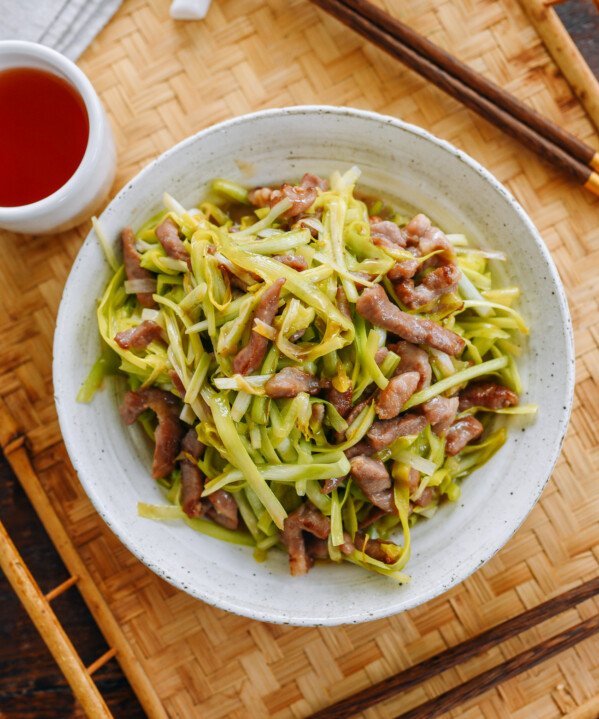 Stir-fried Chinese yellow chives with pork