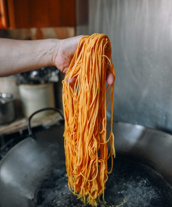 How to Cook Lo Mein Noodles