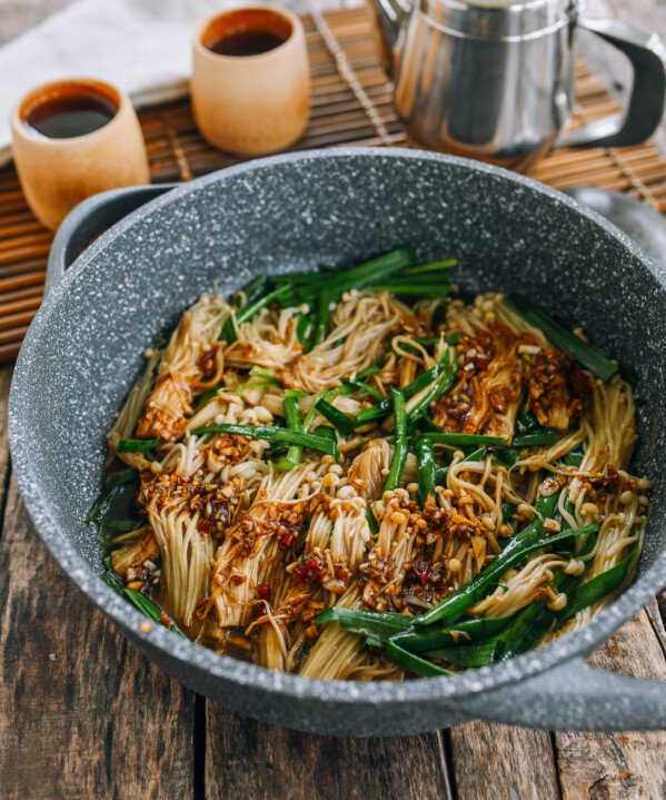 Spicy Garlic Enoki Mushrooms