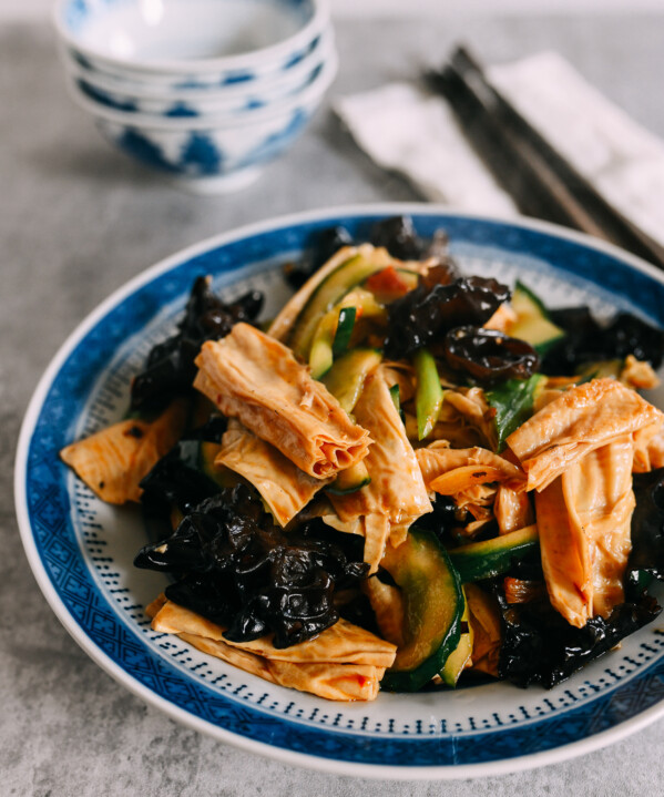 Stir-fried Cucumbers with Wood Ears and Bean Threads